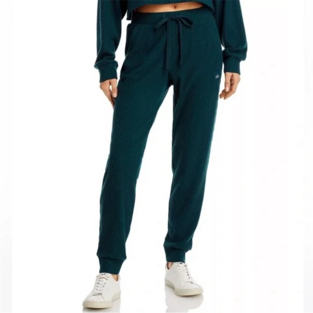 Alo Yoga Muse Sweatpants Midnight
Green Size Medium